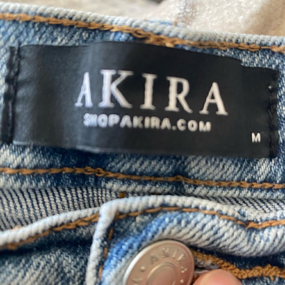 AKIRA Bermuda Jean Cut-off Shorts size M - Picture 6 of 8